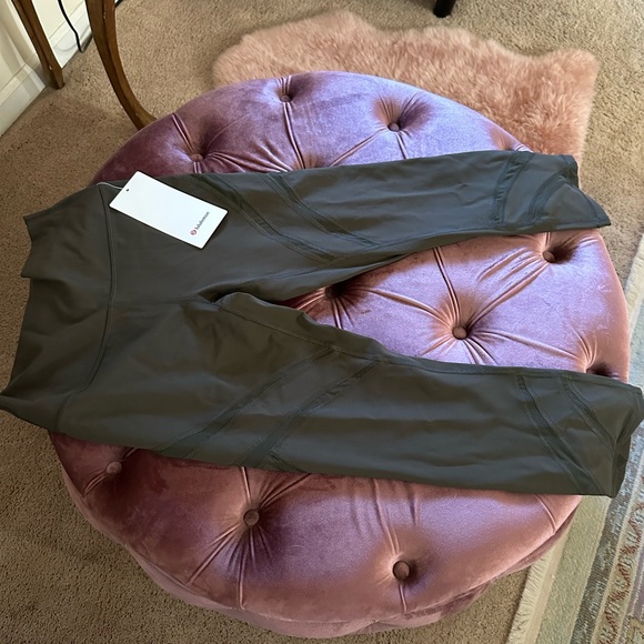 Size 6 NWT Lululemon Army Green Cropped Leggings! - Picture 2 of 4
